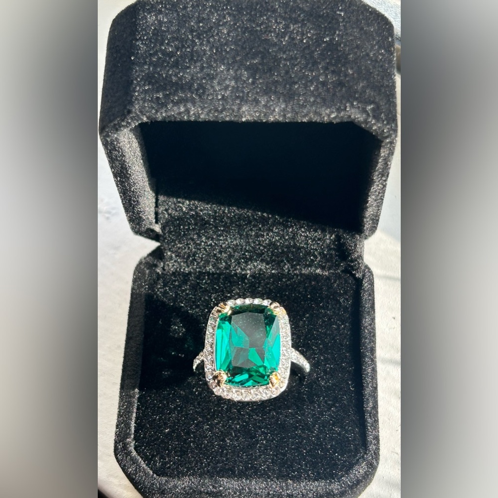 Size 8 - Beautiful Teal Green Cocktail Ring, Large Center Stone - Picture 7 of 17